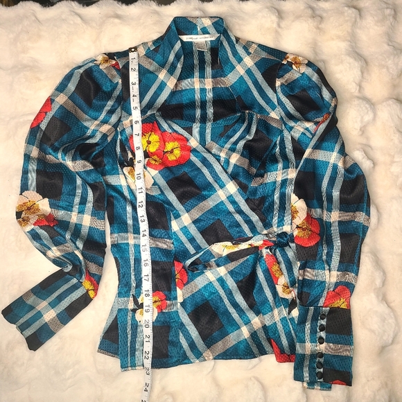 Diane Von Furstenberg silk Wrap Blouse with Notched Collar - Picture 12 of 15